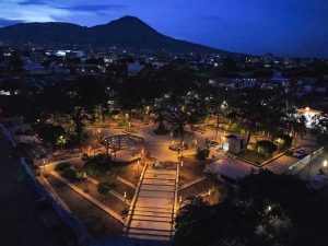 Inauguran la nueva Plaza Bolívar en el Centro Histórico de San Salvador