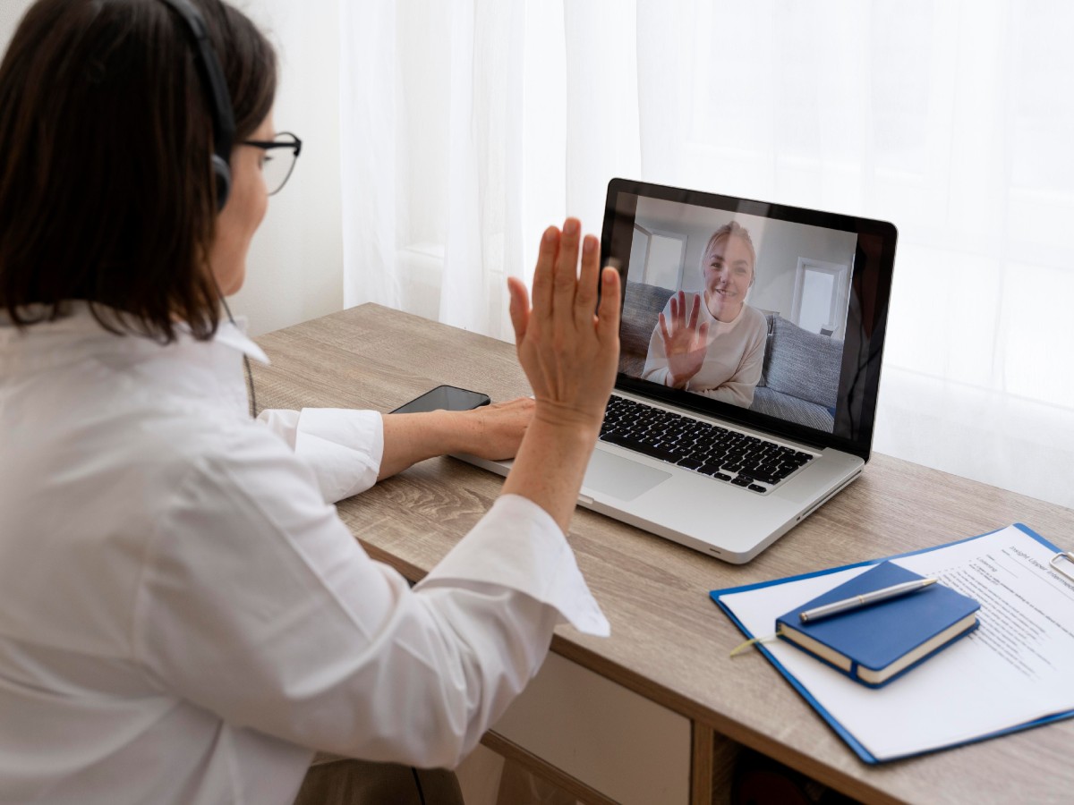 Salud busca ampliar atención médica con telemedicina. Freepik