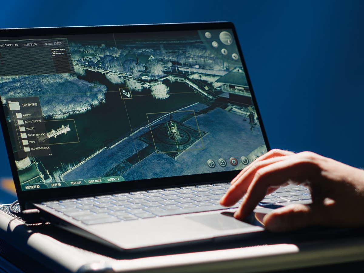 La UES se convierte en referente nacional en innovación geoespacial tras suscribir un acuerdo que brinda licencias educativas gratuitas de la plataforma ArcGIS. Imagen/ Freepik