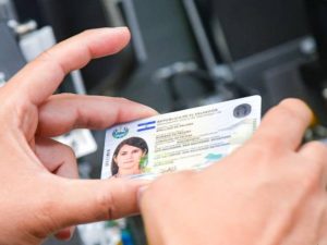 Se vencerán más de 100,000 duis de salvadoreños en el exterior