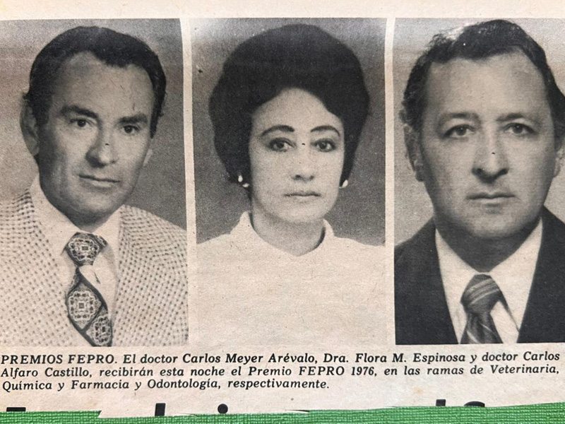 Como catedrática de la Universidad de El Salvador, la Dra. Espinosa Altamirano formó a decenas de profesionales en química y farmacia.