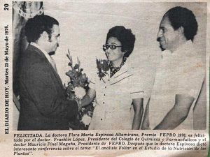 La Dra. Marta Flora Espinosa Altamirano fue una de las primeras mujeres en graduarse de Química y Farmacia en la Universidad de El Salvador.