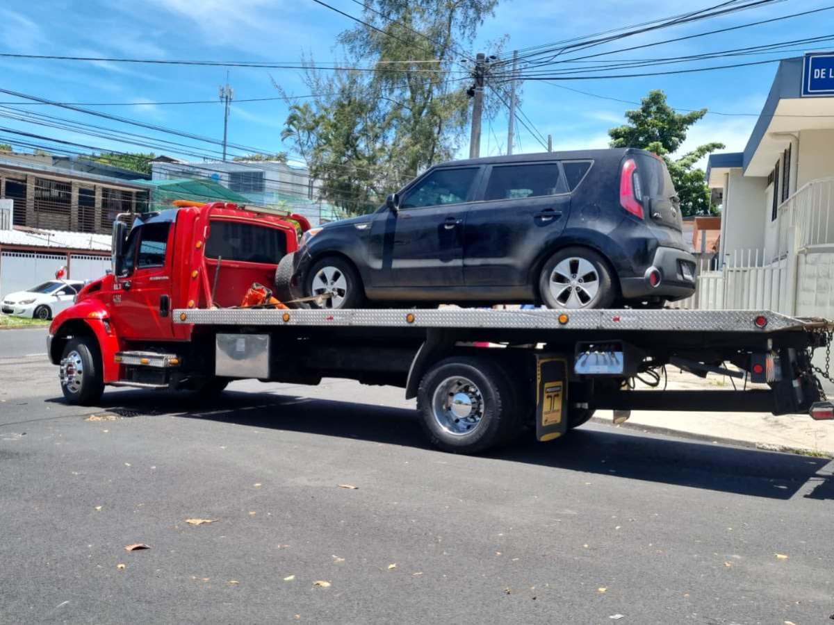Gobierno anuncia adquisición de flota de grúas para movilizar vehículos varados