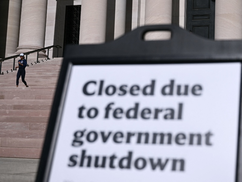 Oficinas gubernamentales cerradas en todo Estados Unidos por falta de financiamiento.