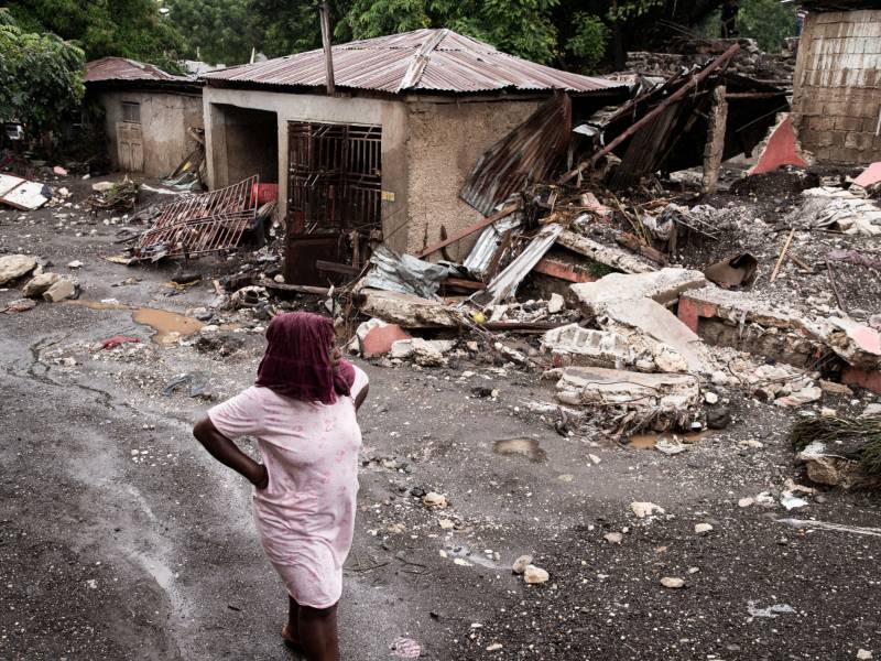 Calles, viviendas y cultivos sufrieron severos daños tras las intensas lluvias generadas por el huracán Melissa.