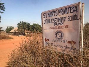 Autoridades religiosas nigerianas informaron que cincuenta estudiantes escaparon luego del secuestro masivo en St. Mary’s.