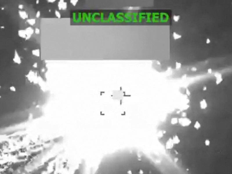 Captura de una operación militar en alta mar divulgada por autoridades estadounidenses.