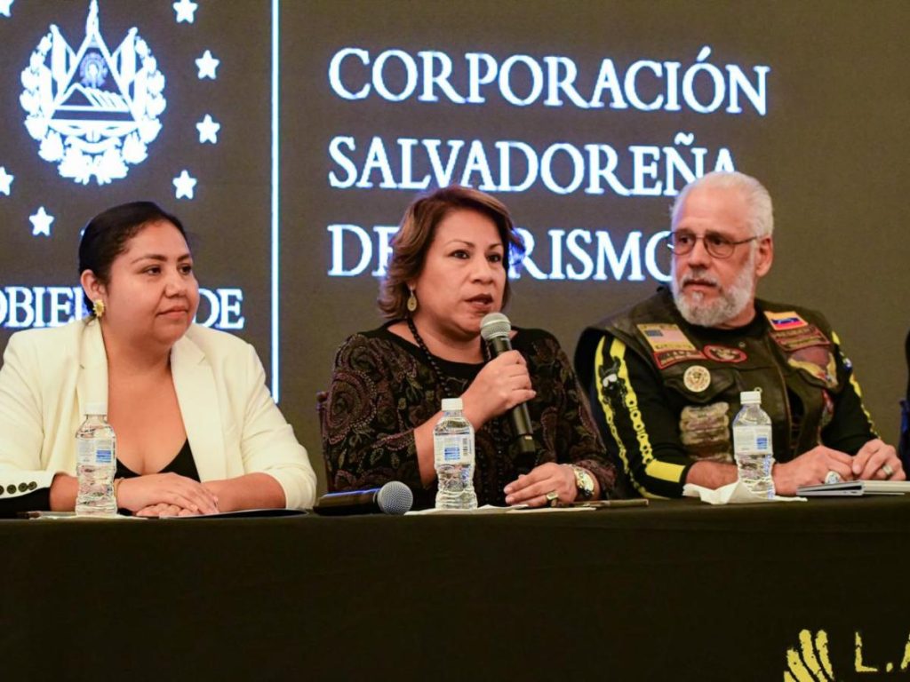 La directora de CORSATUR, Alejandra Durán, destaca el impacto turístico que generará el festival biker en El Salvador.