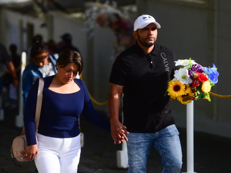Las primeras horas del día marcan el inicio de la conmemoración en los cementerios.