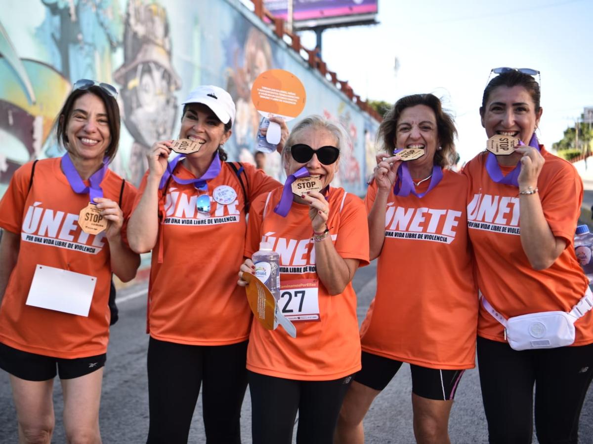 Corredores y caminantes recorrieron 6 km para apoyar a mujeres sobrevivientes de violencia.