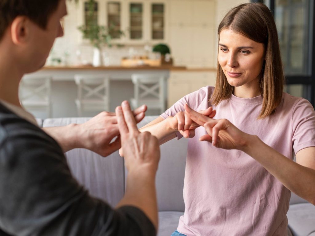 La comunicación en lengua de señas es esencial para la autonomía de la comunidad sorda.