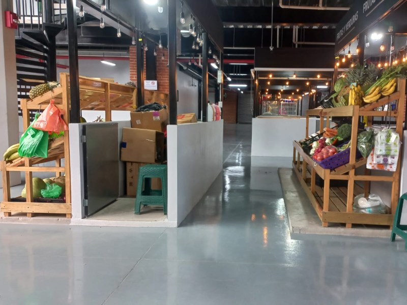 Puestos de ruta y verdura dentro del nuevo mercado San Miguelito. / Foto Jorge Reyes, elsalvador.com