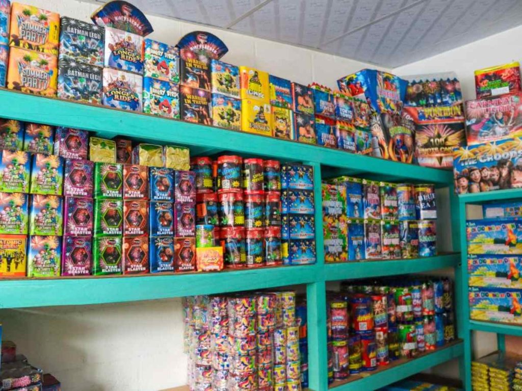 El "Plan Pólvora 2025" autoriza 15 zonas para la venta de pirotecnia en San Salvador Centro. Estas son las ubicaciones por distrito.