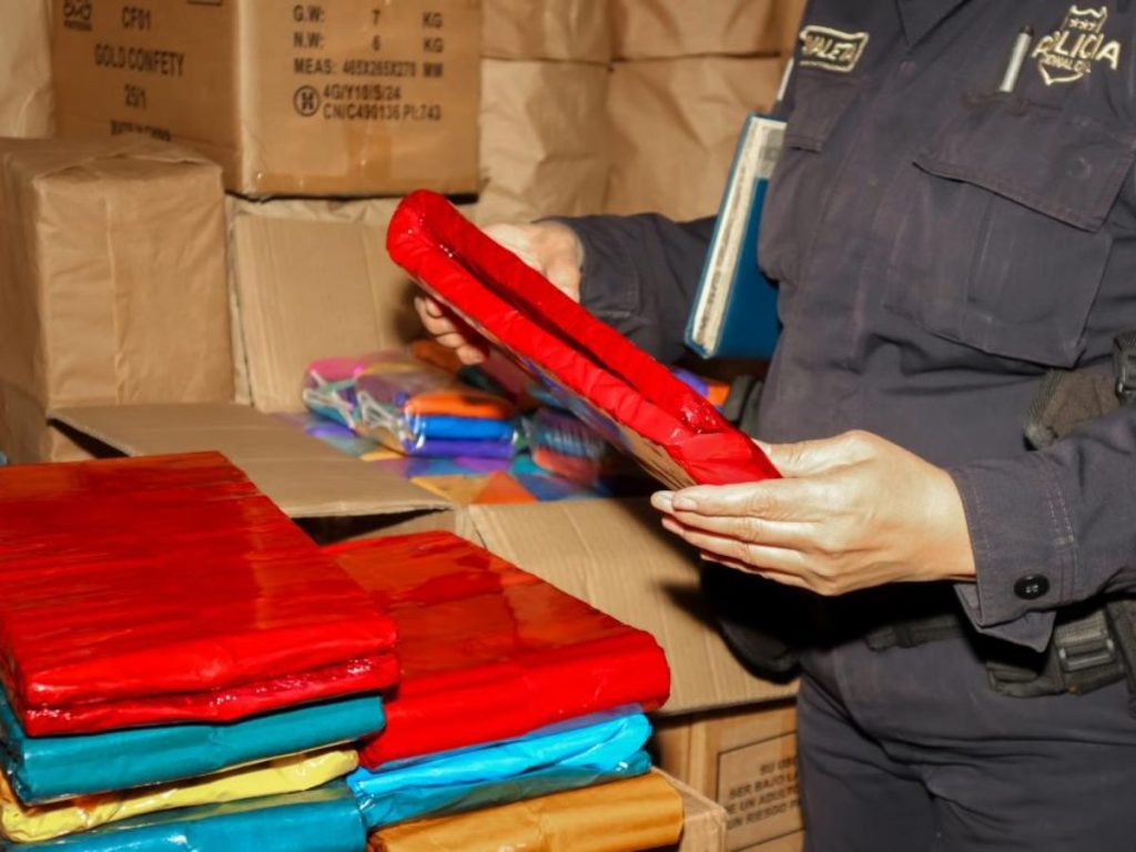 Autoridades municipales reiteran el llamado a comprar pólvora únicamente en puestos regulados para reducir riesgos durante las festividades.