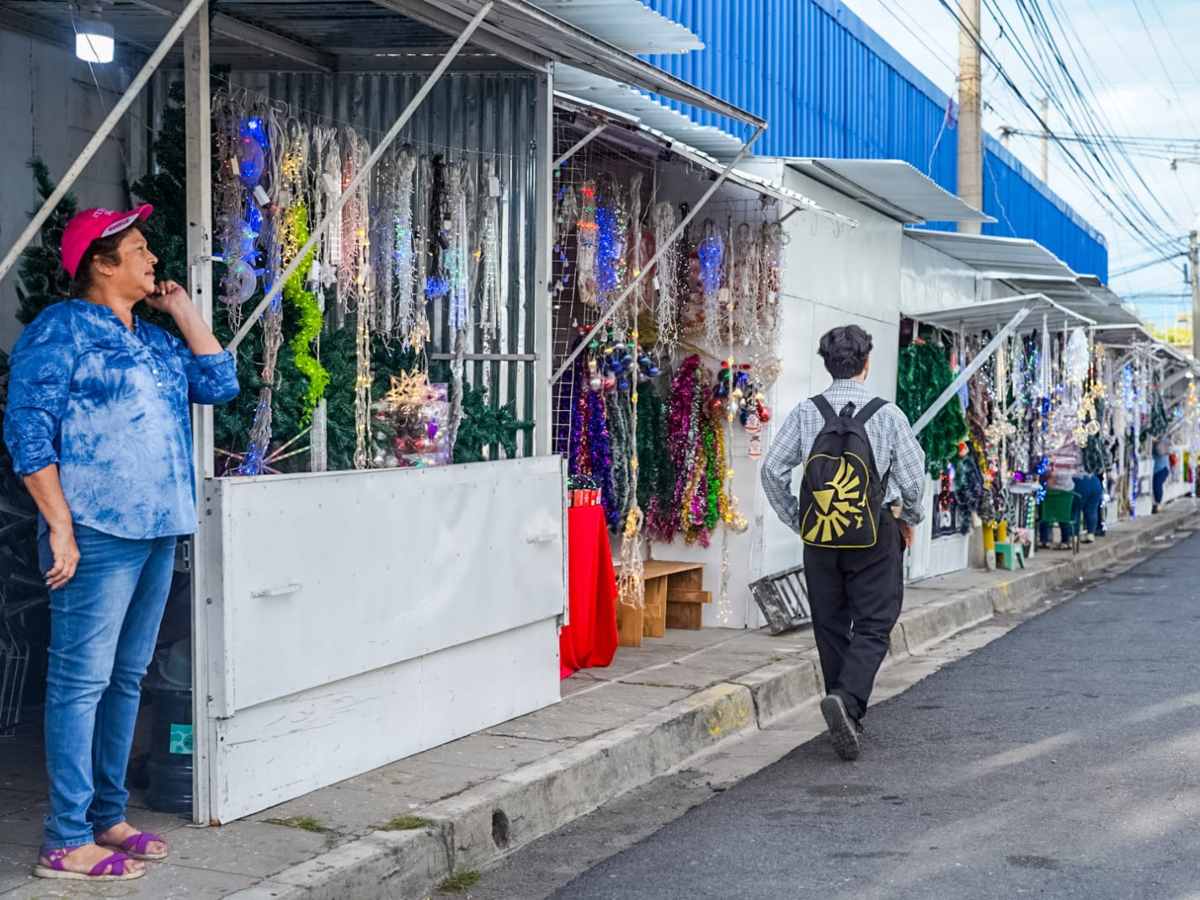 El espíritu navideño ya se vive en la 4ª calle Poniente de San Salvador
