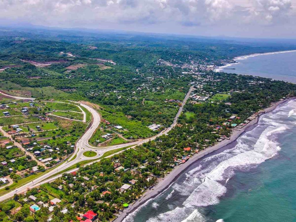 Las obras buscan mejorar el acceso vial hacia las principales playas del corredor turístico de La Libertad.