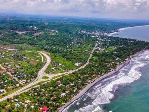 Destinos como Surf City y el volcán de Santa Ana impulsan el posicionamiento turístico del país a nivel global.