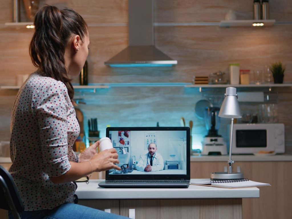 Modelos internacionales como el de Alemania aplican IA en radiología para apoyar diagnósticos clínicos; El Salvador busca adaptar esta tecnología a su sistema público.