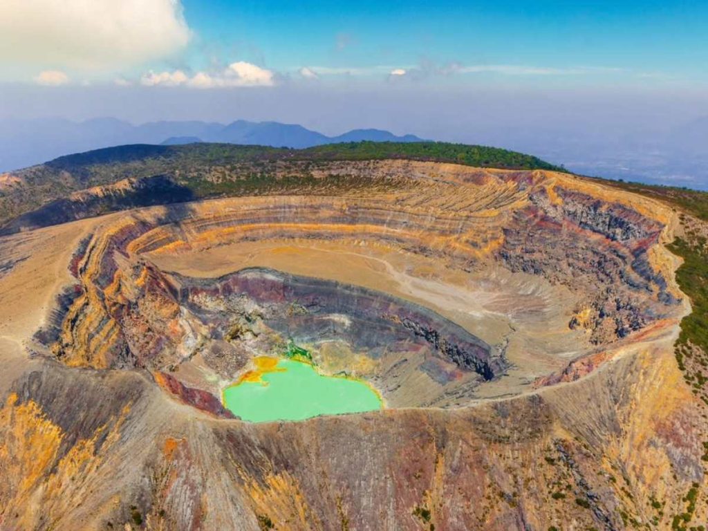 Restricción temporal en el recorrido al volcán de Santa Ana por fuertes vientos