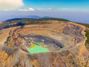 Restricción temporal en el recorrido al volcán de Santa Ana por fuertes vientos