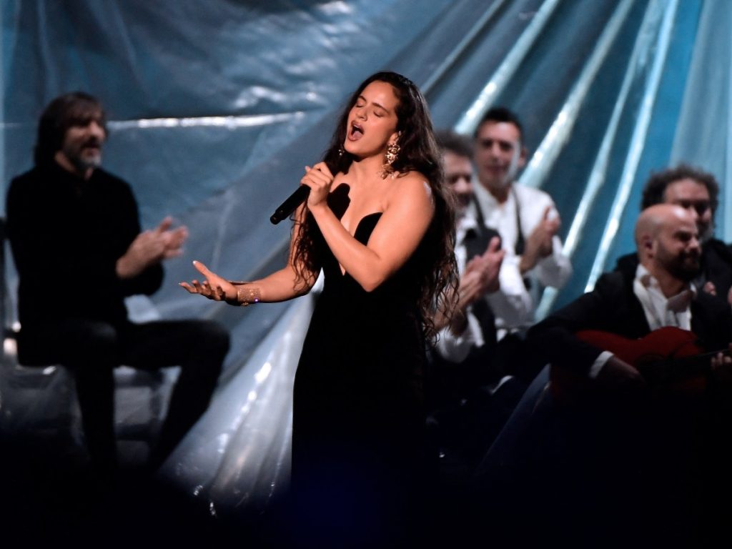 Rosalía durante su actuación en los Grammy Latinos 2023 en Sevilla. La cantante presentó “Lux”, su nuevo álbum inspirado en el misticismo femenino.