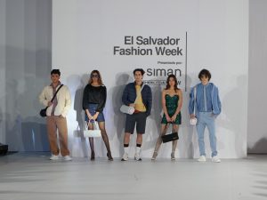 Modelos y diseñadores salvadoreños brillaron en el Fashion Week Holidays 2025 de Siman, una noche donde la moda se unió a la solidaridad.