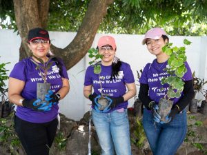 Voluntarias de TELUS Digital siembran vida con una sonrisa, reafirmando el compromiso de construir entornos sostenibles y llenos de oportunidades.