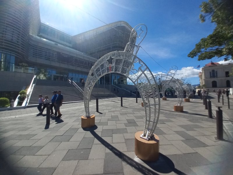 turismo-adornos frente a binaes