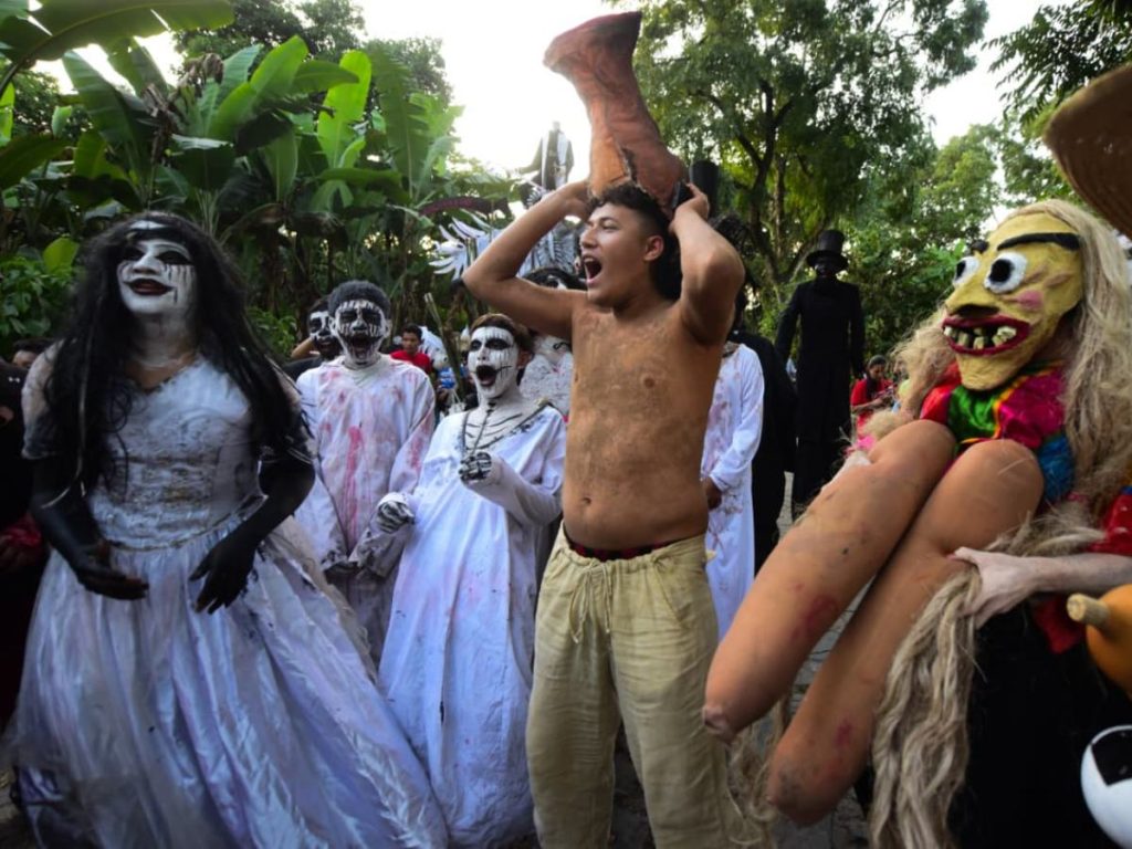 Así se vive el festival de la Calabiuza en Tonacatepeque. Foto Emerson Del Cid