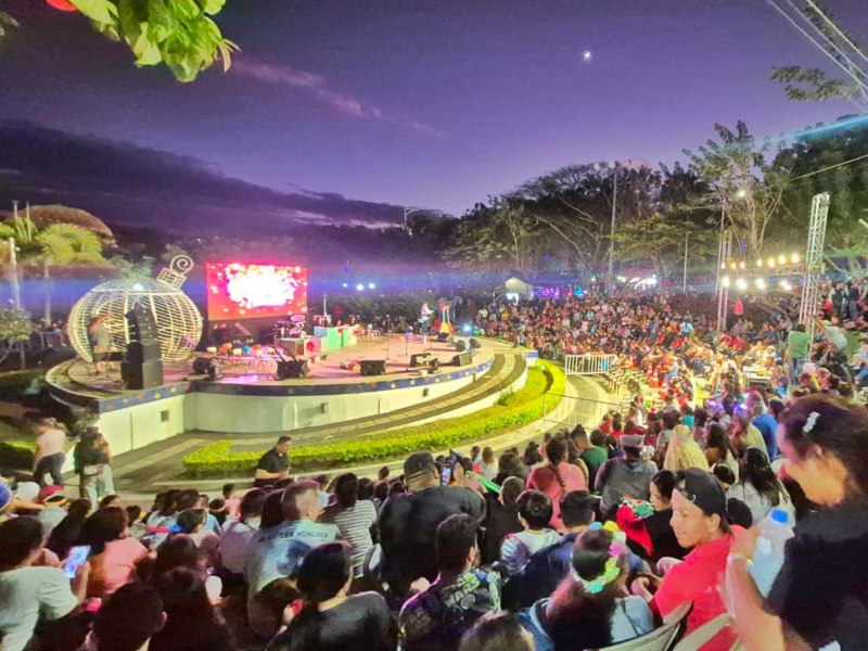 La magia de la Navidad iluminó el Parque El Principito con luces y sonrisas.