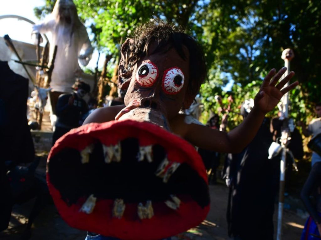 Así se vive el festival de la Calabiuza en Tonacatepeque. Foto Emerson Del Cid