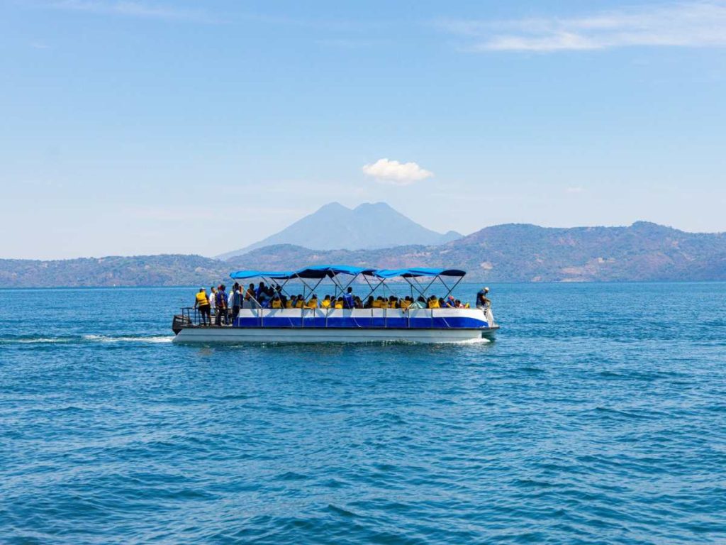 El ferri turístico es la actividad más buscada: un recorrido panorámico de 35 minutos por apenas $3.