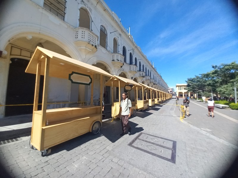 turismo-navidad-puestos-ventas-plaza-libertad