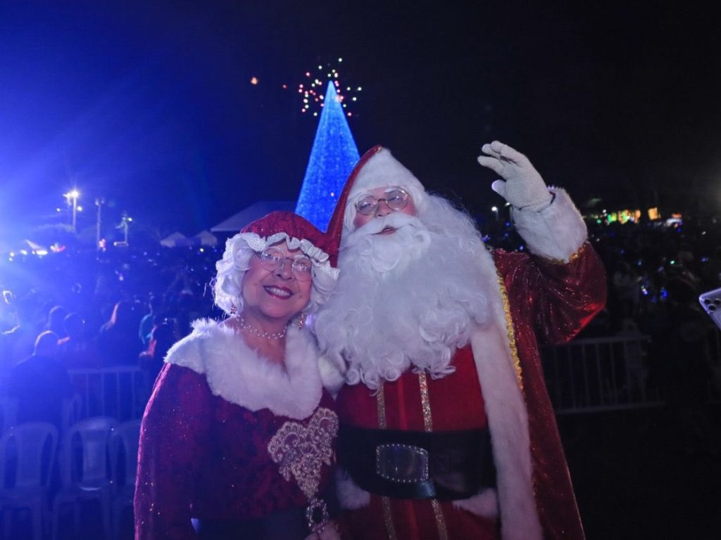La Navidad brilló en Santa Tecla: el Cafetalón se transformó en una Villa Navideña llena de luz, música y magia para dar inicio a la temporada más esperada del año. Fotografía/ Alcaldía Santa Tecla
