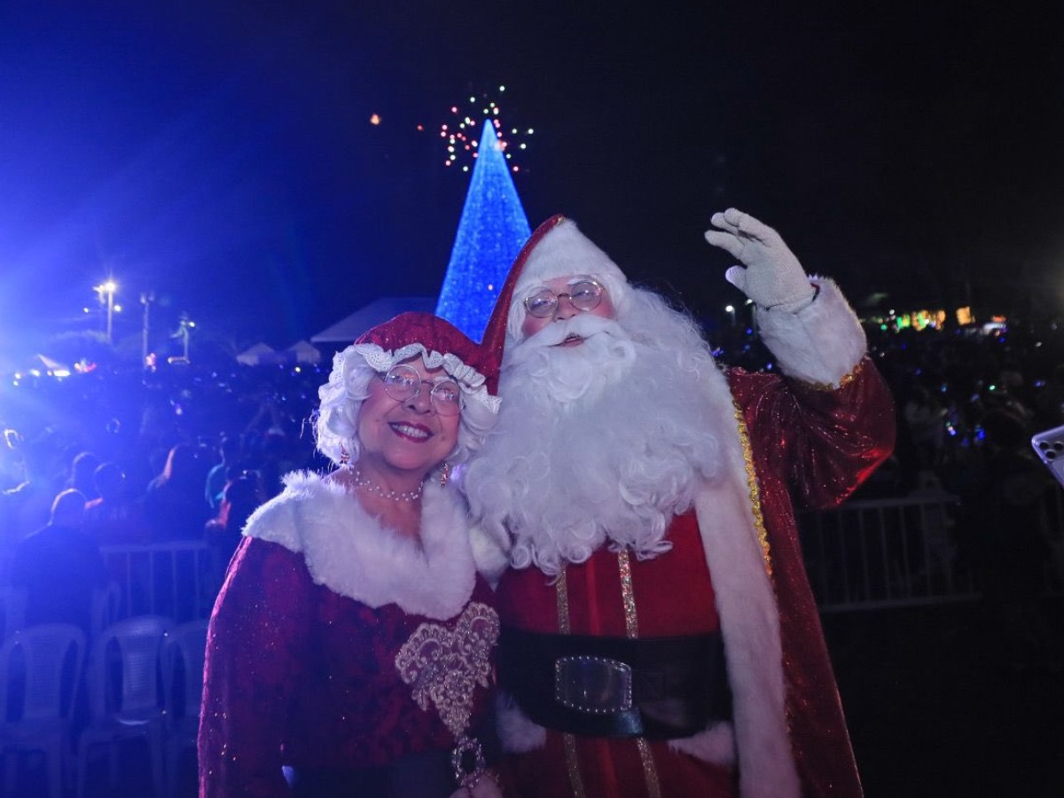 La Navidad brilló en Santa Tecla: el Cafetalón se transformó en una Villa Navideña llena de luz, música y magia para dar inicio a la temporada más esperada del año. Fotografía/ Alcaldía Santa Tecla