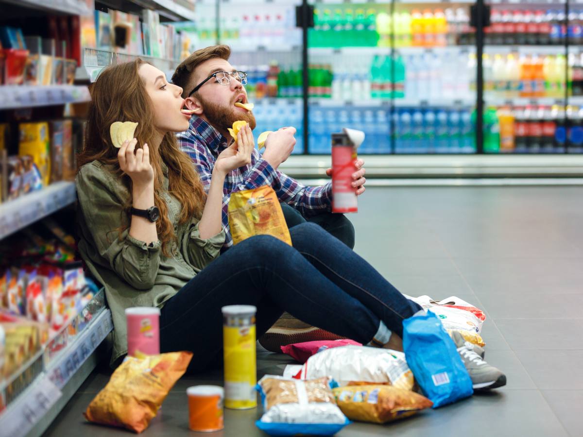 Más de 29.000 mujeres fueron monitoreadas durante 24 años, revelando que una ingesta alta de ultraprocesados elevó un 45% el riesgo de lesiones precancerosas.