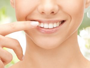 Las carillas dentales permiten mejorar la forma, el color y la armonía de la sonrisa en poco tiempo, siempre que se realicen con una valoración profesional adecuada.