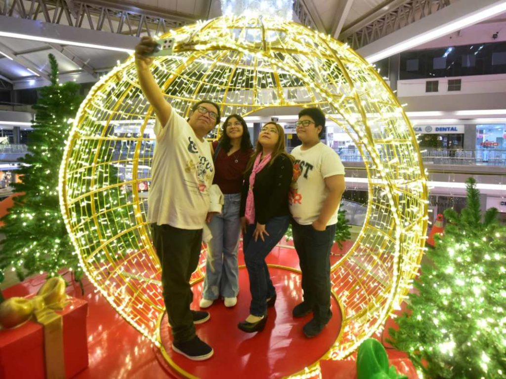 Las Cascadas inagura la Navidad