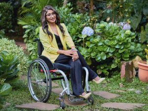 Wendy Caishpal, activista salvadoreña y referente de resiliencia, inclusión y alegría, en un retrato que refleja su luz y fuerza interior.