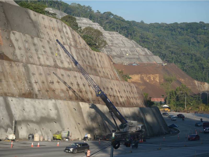 La intervención en los taludes continuará en el próximo año. Fotografía/ elsalvador.com