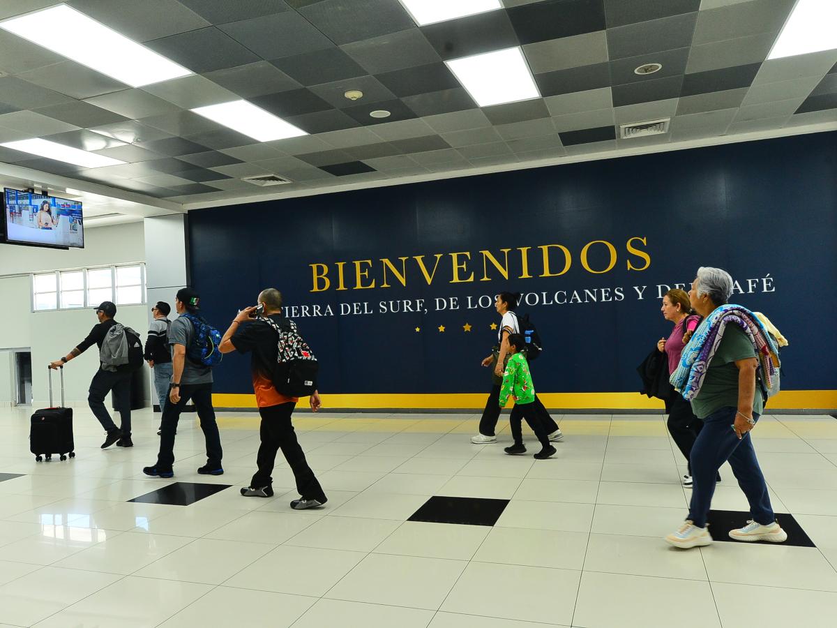 El Aeropuerto Internacional de El Salvador se fortalece para atender a miles de pasajeros durante la temporada alta de fin de año.