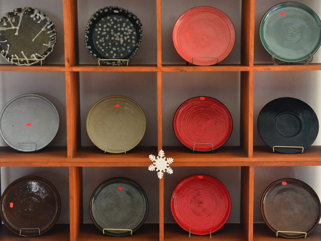 Las piezas elaboradas por Roberto se comercializan bajo la marca Chicali Artesanías y reflejan décadas de experiencia y dedicación. Fotografía/ elsalvador.com