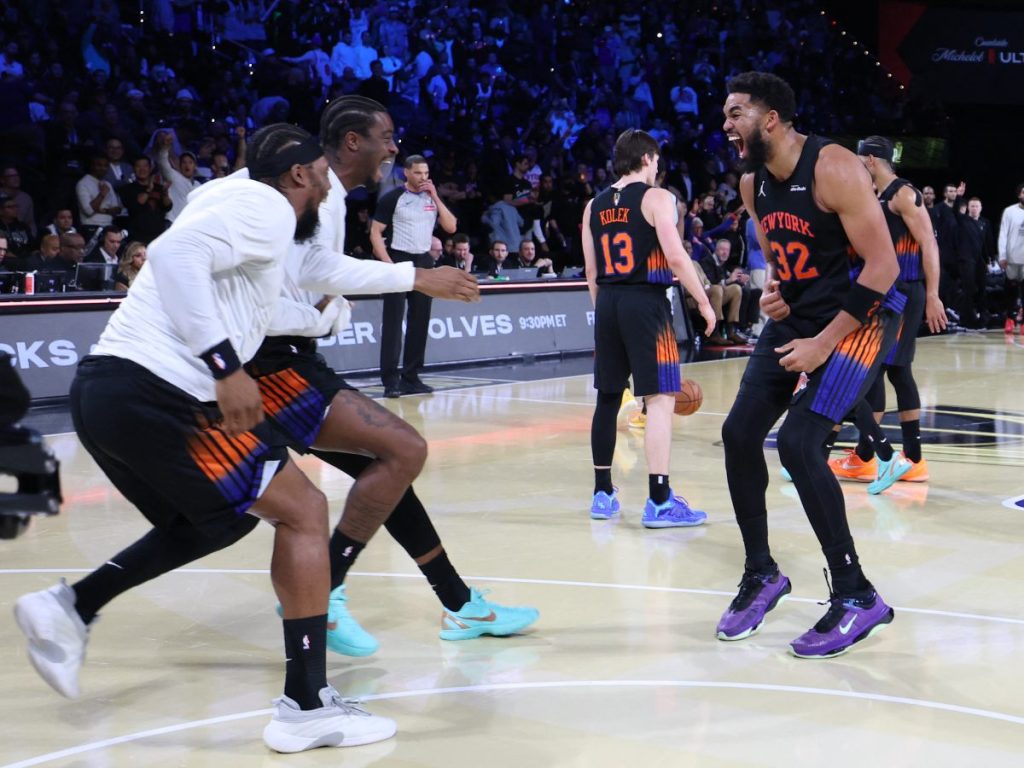 Karl-Anthony Towns #32 de los New York Knicks celebra después de ganar la final de la Copa Emirates de la NBA 2025 el 16 de diciembre de 2025 en el T-Mobile Arena en Las Vegas, Nevada. AFP 