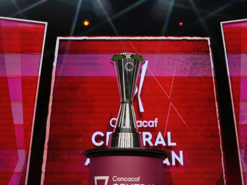 Imagen del trofeo de la Copa Centroamericana, que en la edición 2025 tuvo a 20 equipos participantes. / Foto cortesía