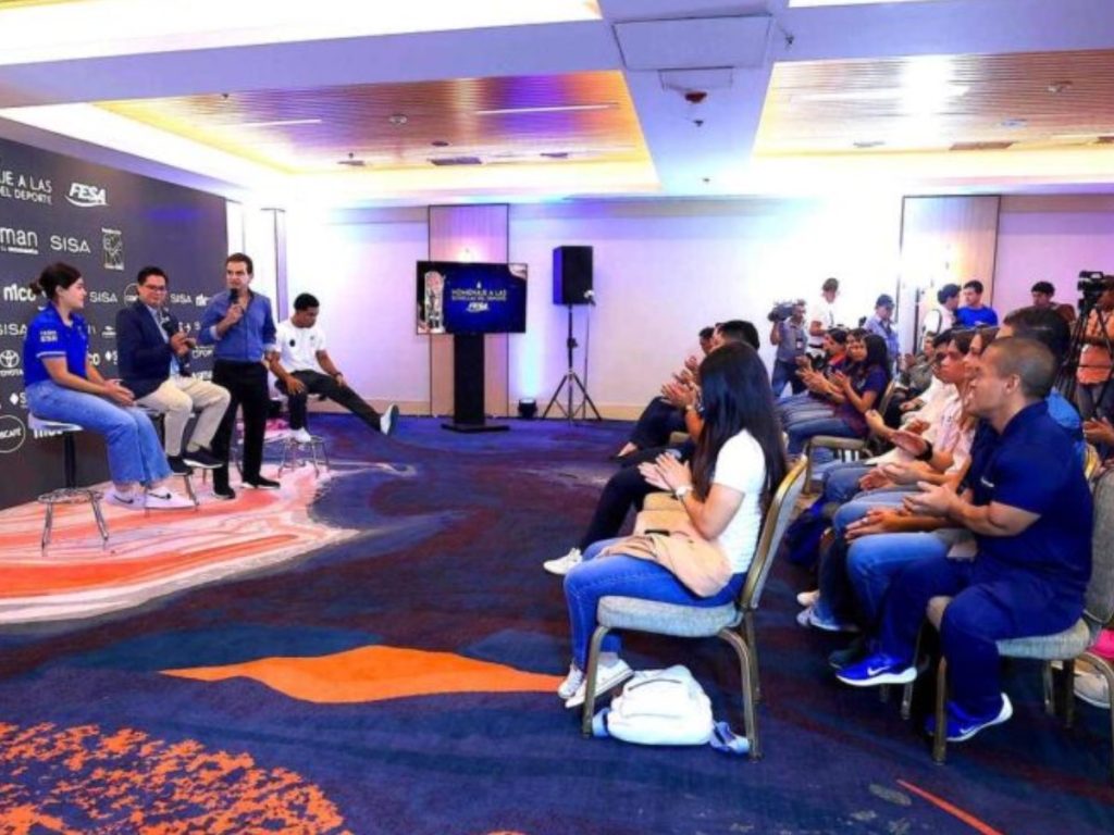 Autoridades de FESA y atletas del Programa Esfuerzo y Gloria participaron en la presentación del Homenaje a las Estrellas del Deporte 2025. Fotografía/ INDES