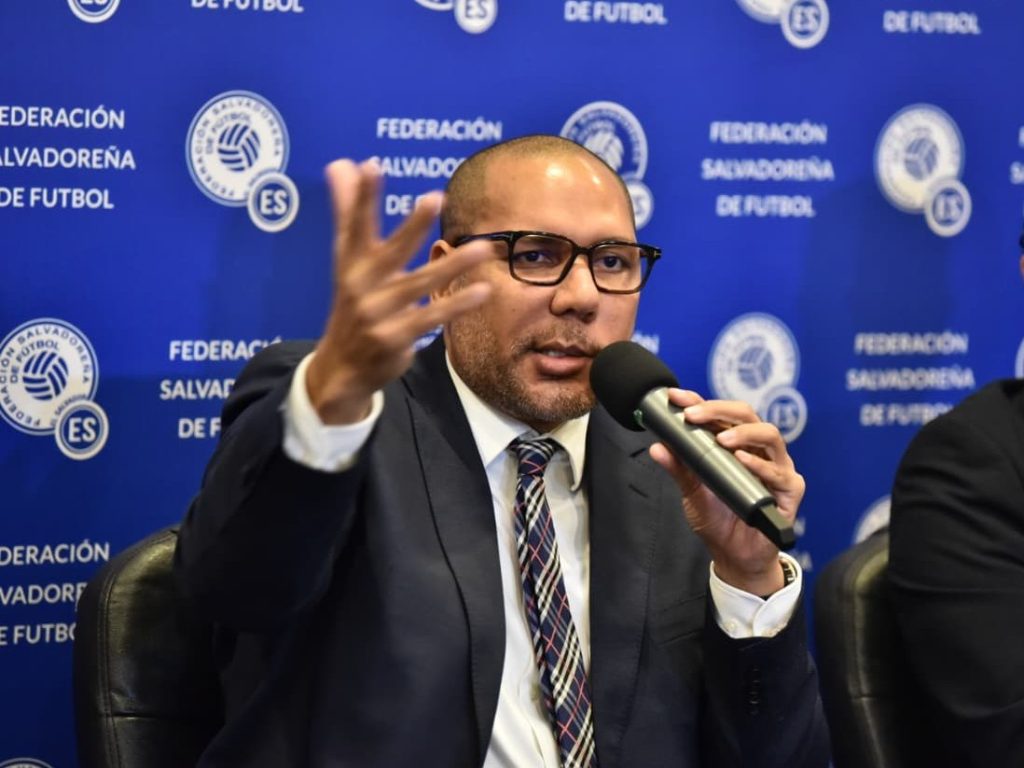 Yamil Bukele durante sus primeras declaraciones como presidente de la FESFUT, donde pidió tiempo y paciencia para iniciar la reconstrucción del fútbol salvadoreño.