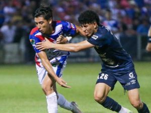 Acción del duelo entre toros y elefantes en septiembre 2025, en Usulután, que terminó con victoria de Alianza por 5-0. / Foto cortesía