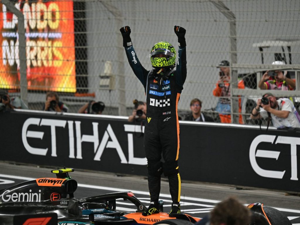 Lando Norris celebra su victoria en el campeonato de Fórmula 1. Foto AFP