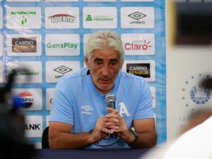 Ernesto Corti, Dt de Alianza, dando declaraciones previa a final ante Firpo. Foto X Alianza
