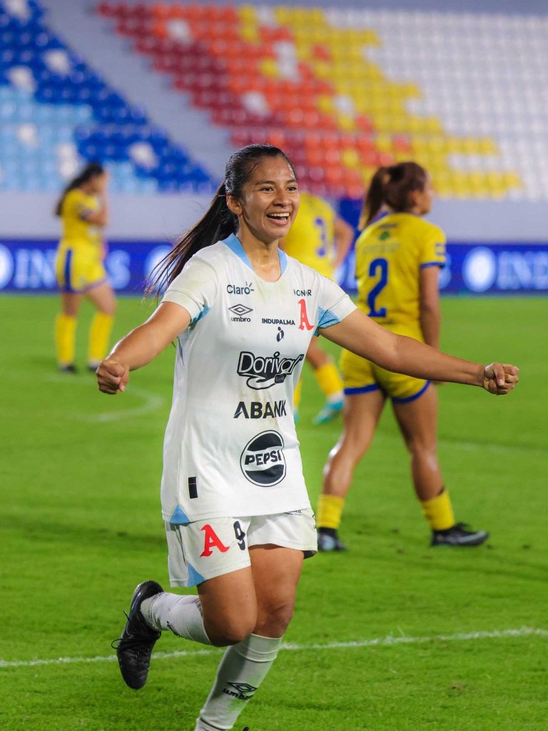 Paola Calderón, de Alianza Women, celebra su gol en la final de la Liga Femenina. Foto X Alianza Women